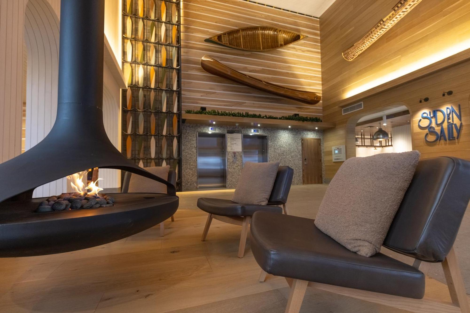 Hotel Canoe And Suites Банф Экстерьер фото