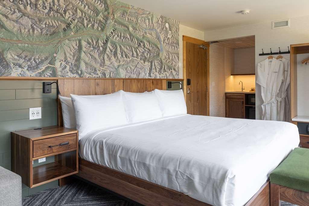 Hotel Canoe And Suites Банф Номер фото