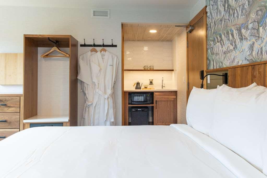 Hotel Canoe And Suites Банф Номер фото