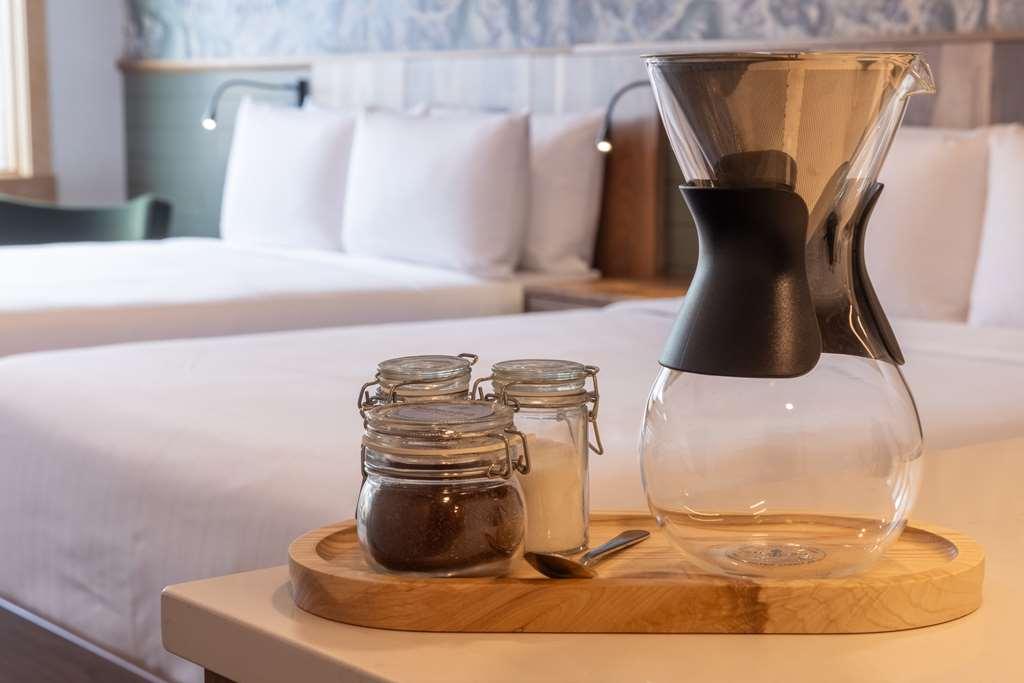 Hotel Canoe And Suites Банф Номер фото