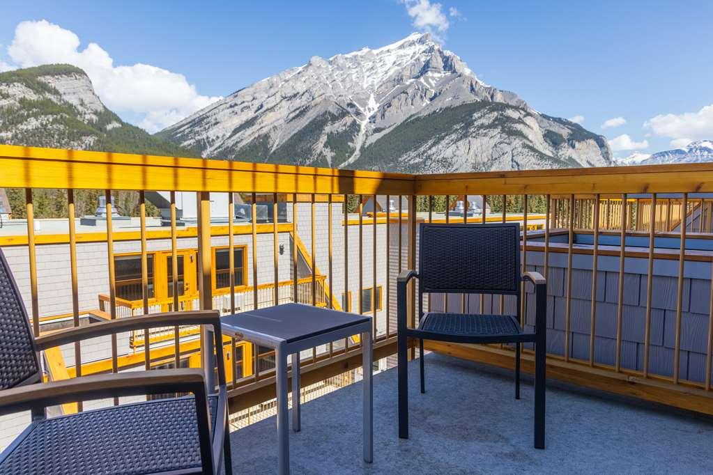 Hotel Canoe And Suites Банф Номер фото