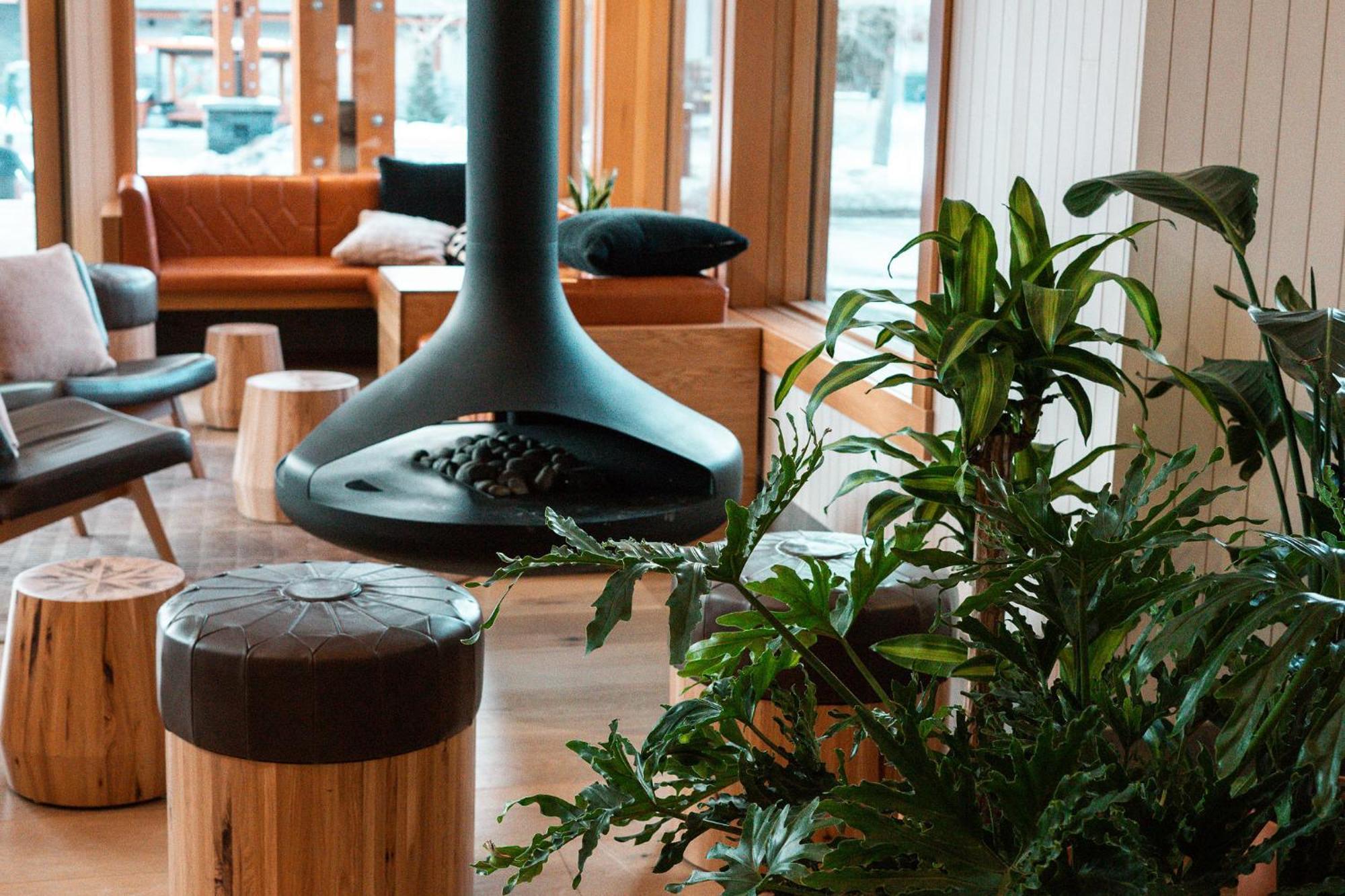 Hotel Canoe And Suites Банф Экстерьер фото
