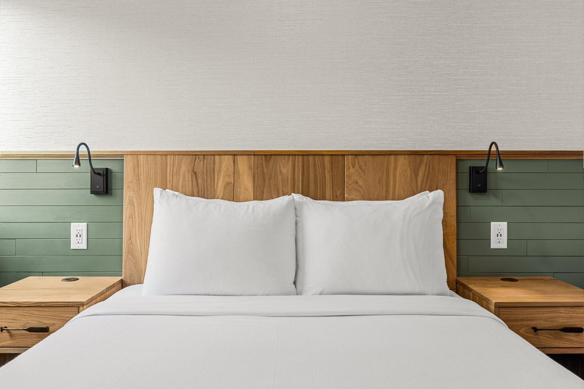 Hotel Canoe And Suites Банф Экстерьер фото