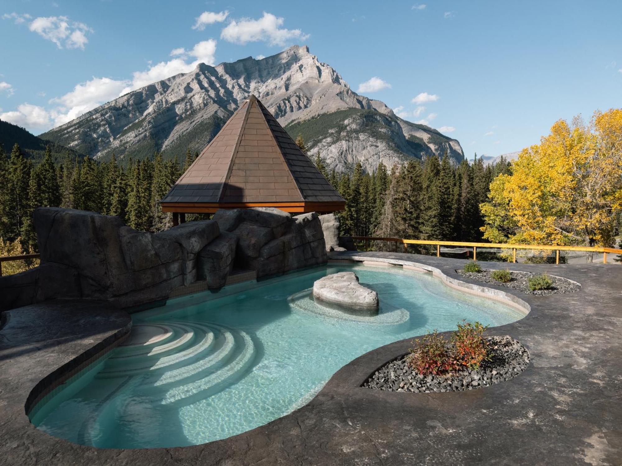 Hotel Canoe And Suites Банф Экстерьер фото